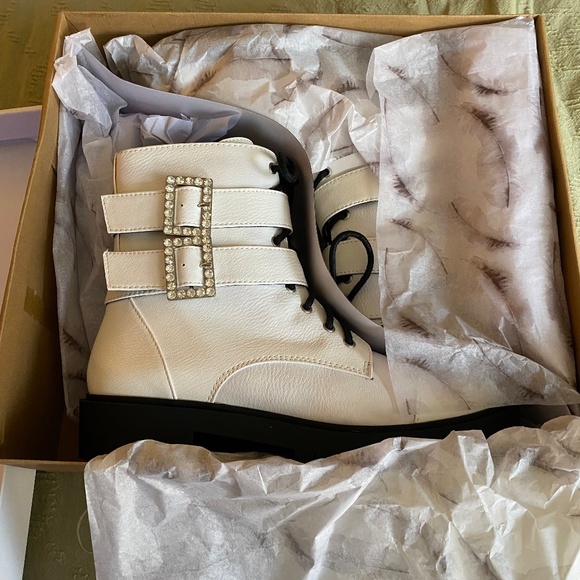 JS White Boot - Picture 2 of 11